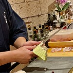 すしやのたい悟 - 本山葵まるごと1本を、贅沢厚めに桂むき！