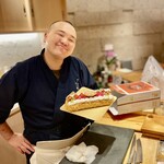 すしやのたい悟 - たい悟第2章スタート✨おめでとうございます♬.*ﾟ皆でミルフィーユの差し入れ(ﾉ◕ヮ◕)ﾉ*.✧快く写真撮影にもご協力いただき、お忙しいところをありがとうございます♡