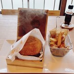 CASA CUOMO CAFE UKIHA ISONOSAWA - 料理写真:スモークチーズバーガー　1700円