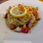 GARDEN RESTAURANT SPRING Rd. - 細めパスタも中々のボリューム、ベーコンふんだん！