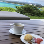 ライブラリーラウンジ＆バー - テラス席も超快適