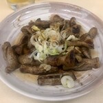 ラーメンガキ大将 - モツ焼き　¥500- ボリュームがかなりダウンしてビックリ　スッカスカ