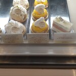 パティスリー モンプリュ - ショーケース