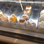 パティスリー モンプリュ - ショーケース