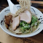 長尾中華そば - 濃厚煮干しのごぐえぎは特製太麺でいただく