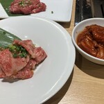 牛坊 - キムチと牛坊カルビ