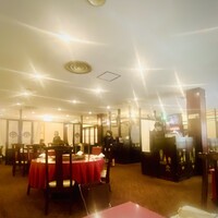 華正樓 新館 - 11:30オープン時、予約客で7割がた埋まっていた