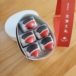 清香室町 本店 - 真っ白な卵形の箱を開けると！文鳥さんがこんにちは♡