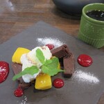 人と木 - デザートとコーヒー