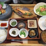 人と木 - 人と木定食（コーヒーとデザート付き）1,800円