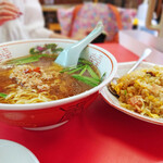 阿福 - 料理写真:ラーメンセット（台湾ラーメン＋炒飯）