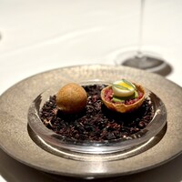 ラ ペ - 「アミューズ」豚のパテのピロシキ　馬肉のタルタル