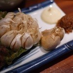 居酒屋 阿蘇 - ホクホクにんにく揚げをマヨと味噌で好みで合わせながら♡