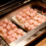 博多焼き鳥・野菜巻き・もつ鍋 かつぎや - カウンターから見える野菜串