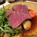 二階の洋品店 - 牛ローストと卵黄と豆板醤のアリオリソース