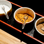 博多焼き鳥・野菜巻き・もつ鍋 かつぎや - 自分でカスタマイズできる調味料