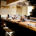 博多焼き鳥・野菜巻き・もつ鍋 かつぎや - 内観