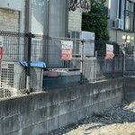 うなぎ　はす沼 - 駐車場はお店テナント裏側5台分。ピアーズとかと同じ場所。駅から歩くなら、15分ほどかなー？