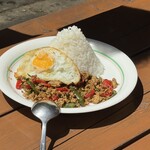 槍沢ロッヂ - まみこの頂ガパオ2000円