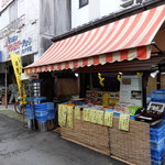 とらや - 商品の並んだ店頭