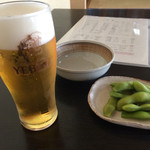 そば 法師人 - 生ビールとお通しの枝豆