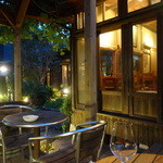 ボータン - テラス席は喫煙可