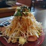 やきにく藤太 - サラダ、和風ドレシング、高さ十五センチぐらいはあります、