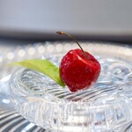 館山美食倶楽部 - 2025.7 フォアグラのさくらんぼ仕立て（さくらんぼとフォアグラのテリーヌを凍らせてビーツジュースでコーティング）