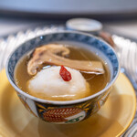 館山美食倶楽部 - 2025.7 雲南産松茸とハタ獅子頭のスープ（ハタの骨と金華火腿と地鶏のハタ清湯スープ）