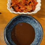 つぼやホルモン - キムチ(300円)とタレ
