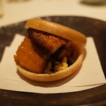 東郷 - 冷菜 浜松産のうなぎとハンガリーのフォアグラの蒲焼き 金沢の最中で包んで 2014.9.2x