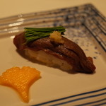 東郷 - 前菜④ 桜肉の炙り寿し 溜まり醤油で 2014.9.2x