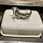 焼肉 ジャンボ 本郷店 - 肉を蒸す