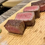 焼肉 ジャンボ 本郷店 - シャトーブリアン焼き上がり