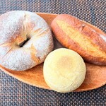 天然こうぼぱん とことこ - お買上げ〜✨️
      
      ＊桃酵母のリング 400
      ＊トマトのガスパチョ 250
      ＊トウモロコシのマフィン 240