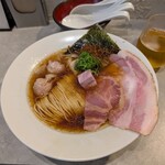 Ramen Break Beats - 華やかな芸術的なラーメンです。