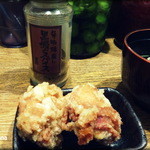 Torikatsudon No Kurobee - 2014.9　ランチパスポートメニューとりかつ丼（並）＋お吸い物＋唐揚げのセット。唐揚げ美味い！！専用のスパイスは初めて見ました。
