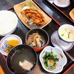 しげちゃん - チキンカツ・ワカメと胡瓜の酢の物・白滝と鶏肉の煮物