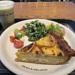 ディーン アンド デルーカ カフェ - 料理写真:キッシュ&デリ、メロン&ジャスミンジュース