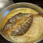 京味 もと井 - アマゴ干物の唐揚げ　煮麺