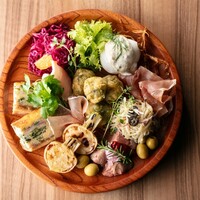 空野八百蔵　3F 市場の裏街 肉×野菜×ワイン イチバのウラ 名古屋駅店のご予約 - 国際センター/バル