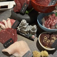 馬刺しと焼き鳥 グルマン三年坂 - 