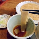 そば処　みかど - 一本だけ太い。風味がすごく良かったです。