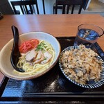 地鶏と沖縄琉球しゃぶしゃぶ 個室居酒屋 くろ凪 - 沖縄そば(小)＋じゅーしーセット
