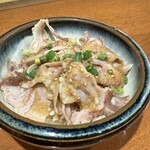原価酒場　はかた商店 - 名物ニンニクもつ