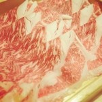 Shabushabu Onyasai - こんな霜降り国産肉が食べ放題！私達は4,980円の一番高いコースをオーダーしたら全メニュー食べ放題でした！このお店のゴマだれ最高！＼(^-^)／