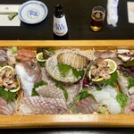 磯料理 かね八寿し - 全貌