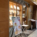 ポポラマーマ - コーナーに又寄ると云う事も無く、帰りの電車に乗り、その駅を後にしました…。マぁ、特に変わった、特別な状況の写真とかでも無かったし、気にし過ぎる事も、無かったのでしょうがネ。でも自分と同じ年代では無い