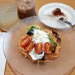 ポポラマーマ - コズミック　器が画くオスミック　トマトが映える小宇宙視ゆ　ポポラマダムのふくよかで年季入りまくリングな貫禄在る両腕が鍋の中のパスタで壮大なる叙事詩(サーガ)が編纂されて民衆達の心に偉大なる先人達の魂を