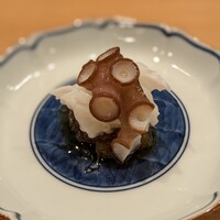 新地 鮓 ゆうじろう - 肉厚かみごたえ抜群の明石のタコ　おろし添えて